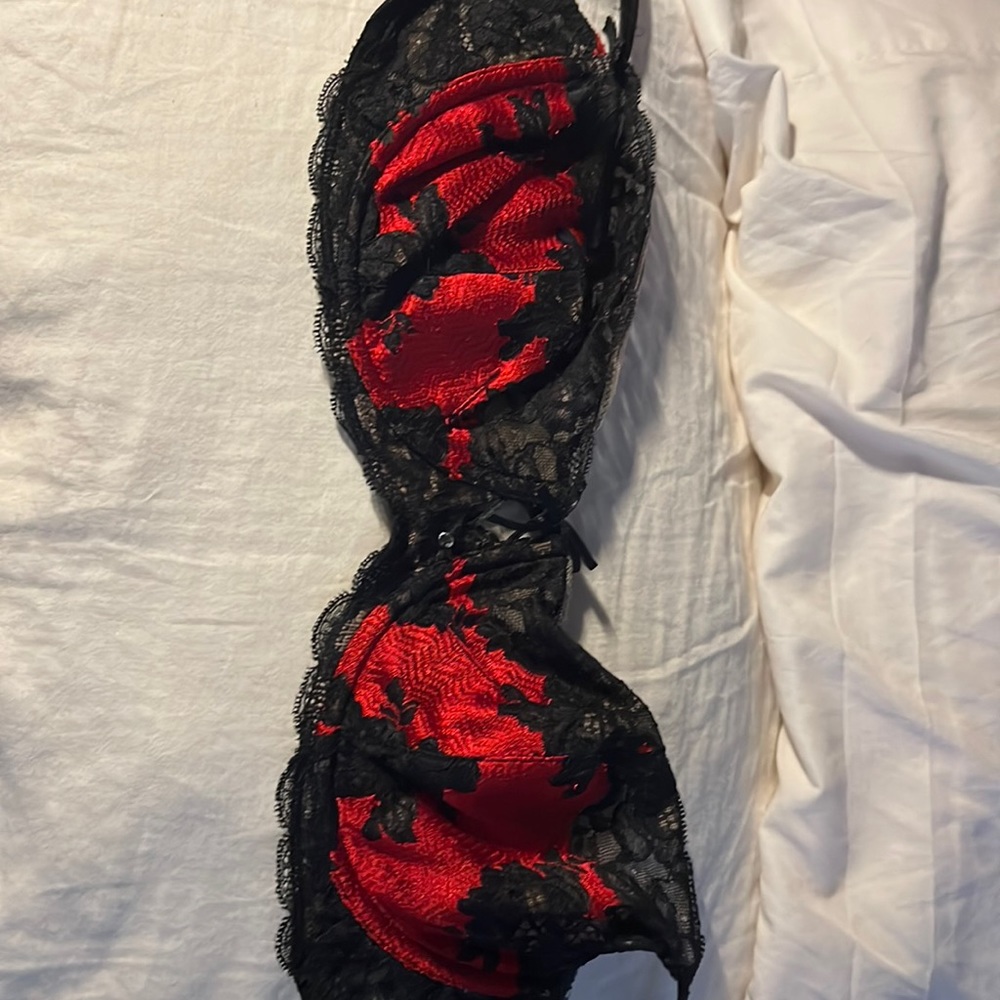 Red and black Demi